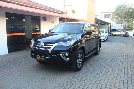 TOYOTA HILUX SW4 2.7 SRV 7 LUGARES 4X2 16V FLEX 4P AUTOMÁTICO TOYOTA HILUX SW4 2.7 SRV 7 LUGARES 4X2 16V FLEX 4P AUTOMÁTICO